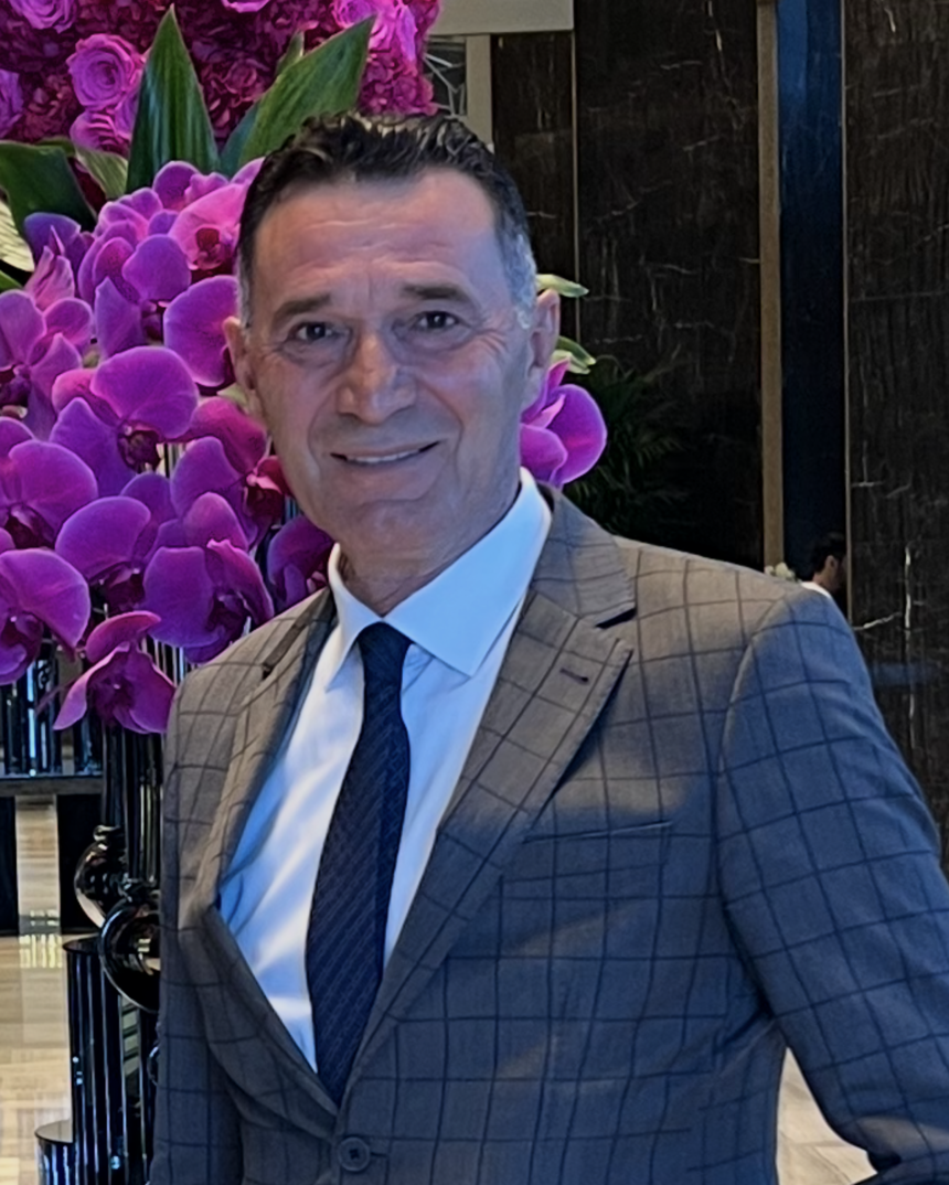 Flagge der Türkei mit rotem Hintergrund, weißem Halbmond und fünfzackigem Stern.