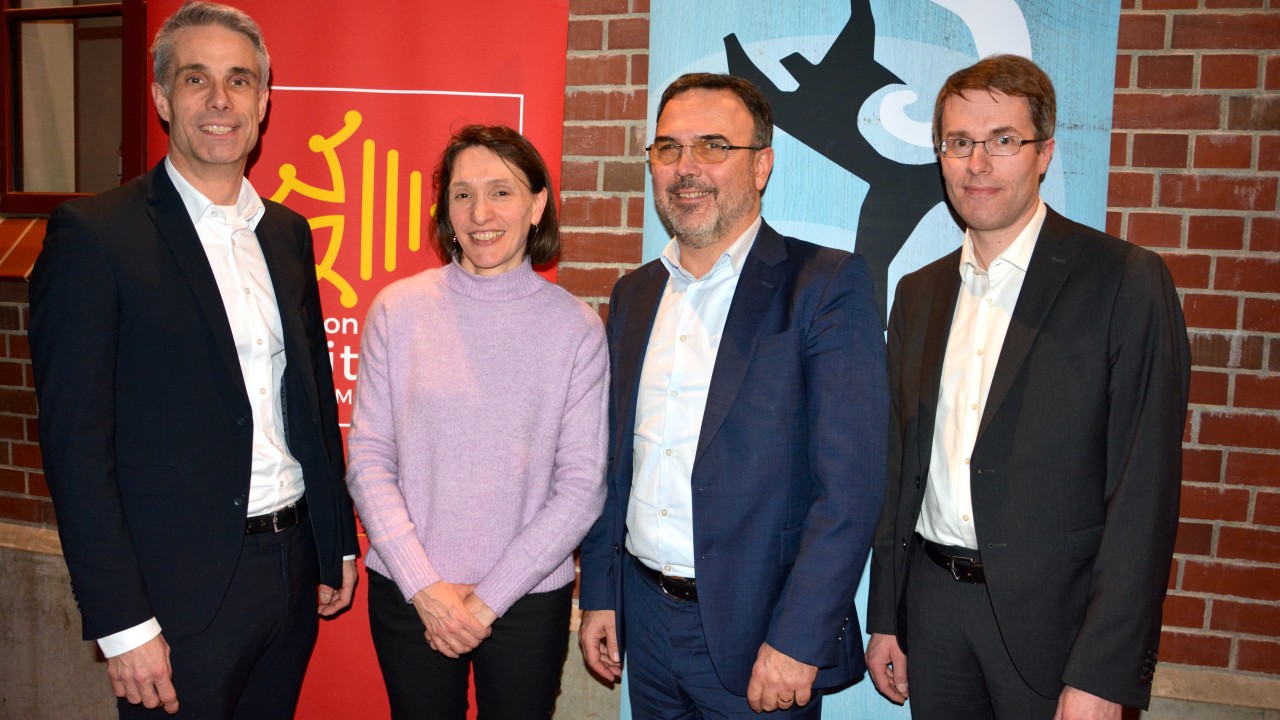 HamburgAmbassador Jean-Marc Dessapt mit seiner Kollegin  Catherine Ariso, Kolja Harders, Wirtschaftsbehörde und Ole Christiansen,  Hamburg Invest. 