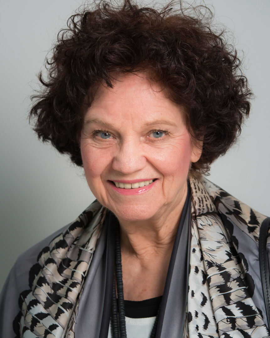 Flagge von China mit rotem Hintergrund und fünf gelben Sternen in der linken oberen Ecke.