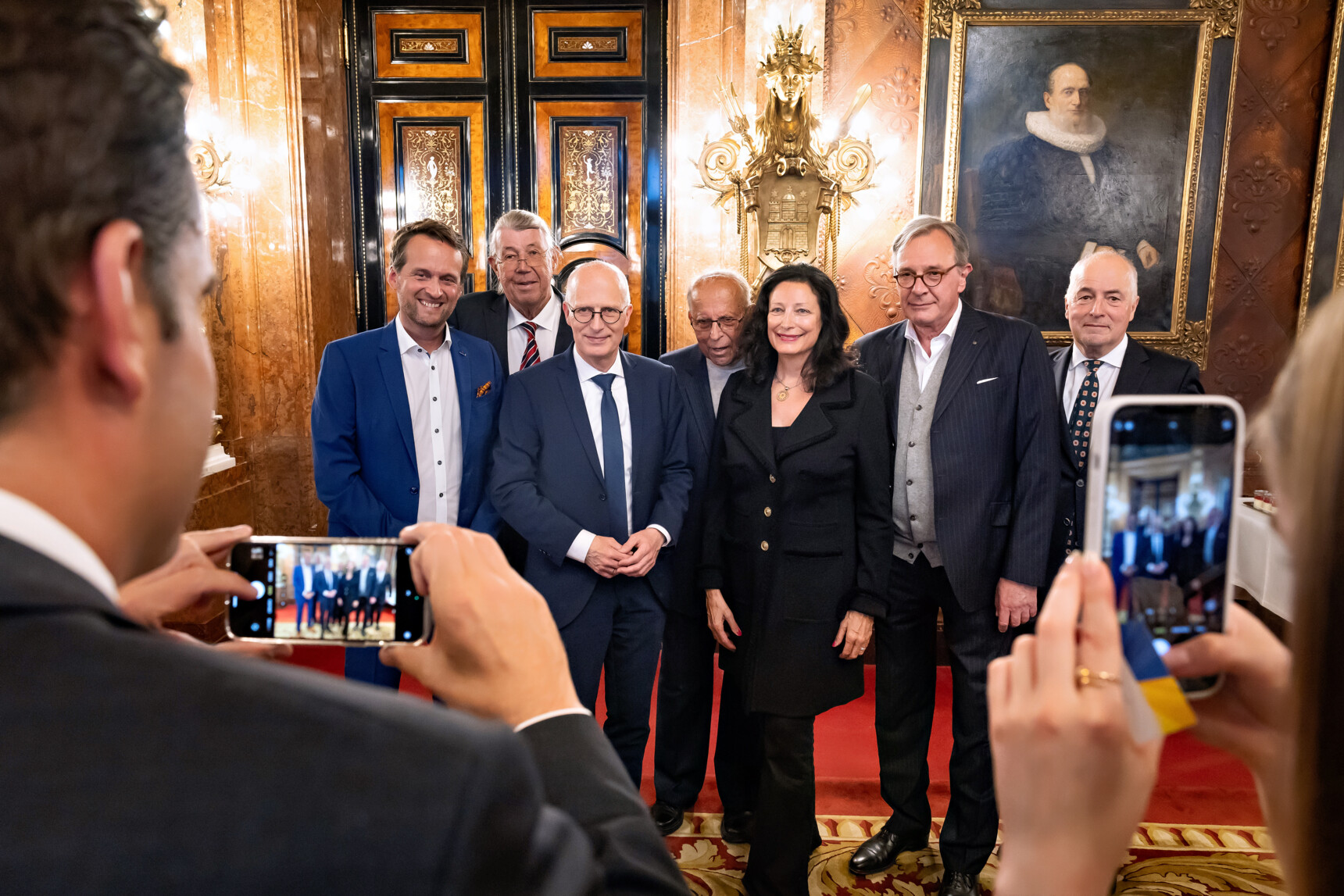 Einige HamburgAmbasssador Alumni beim Empfang mit Hamburgs Ersten Bürgermeister Dr. Peter Tschentscher 2025