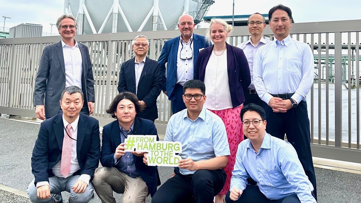 HamburgAmbassador Setsuo Kosaka mit einer Hamburg Delegation vom Cluster Erneuerbare Energien und Hamburg Invest zu Besuch bei Kawasaki