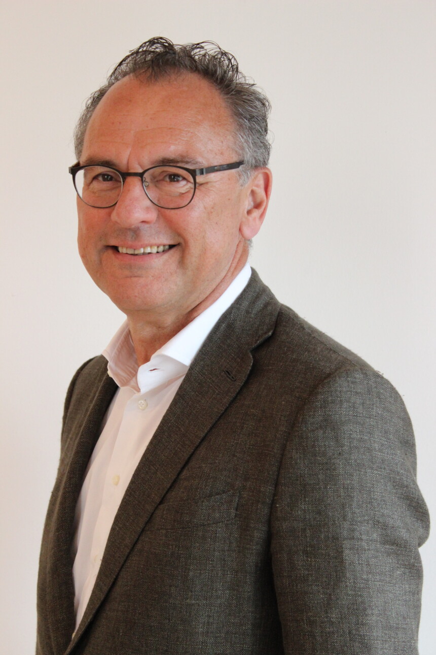 Flagge der Niederlande mit horizontalen roten, weißen und blauen Streifen.