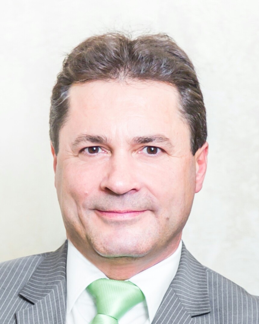 Flagge Russlands mit horizontalen Streifen in Weiß, Blau und Rot.