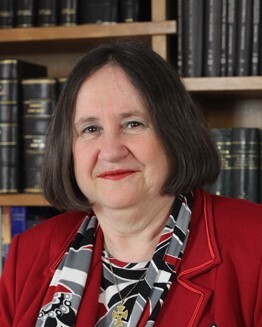 Flagge Griechenlands mit neun blauen und weißen Streifen und weißem Kreuz auf blauem Quadrat oben links.