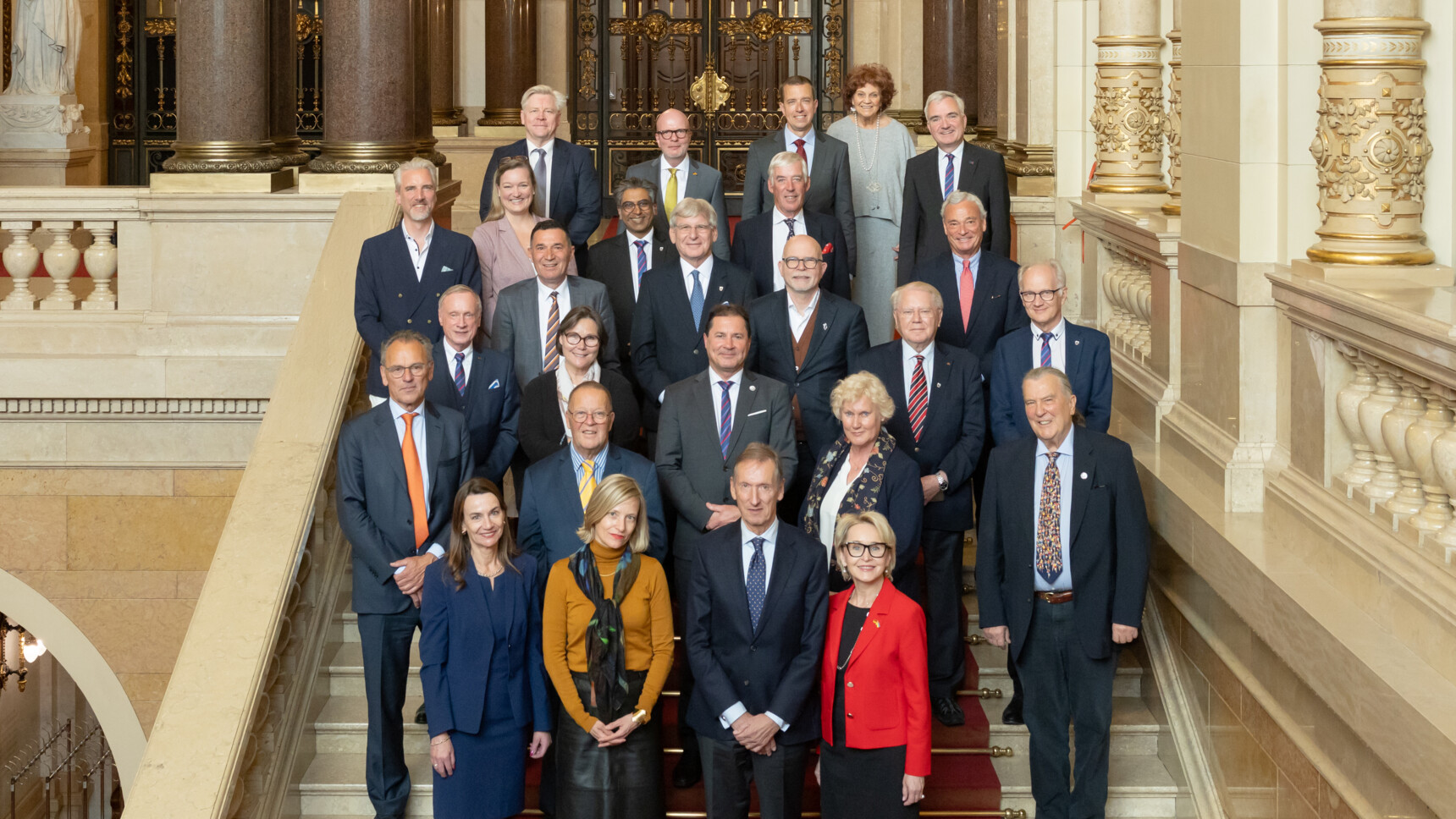 Group photo of the HamburgAmbassadors in the City Hall, 2026