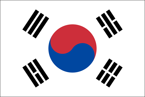 Flagge von Südkorea mit rotem und blauem Taeguk-Symbol und vier schwarzen Trigrammen auf weißem Hintergrund.